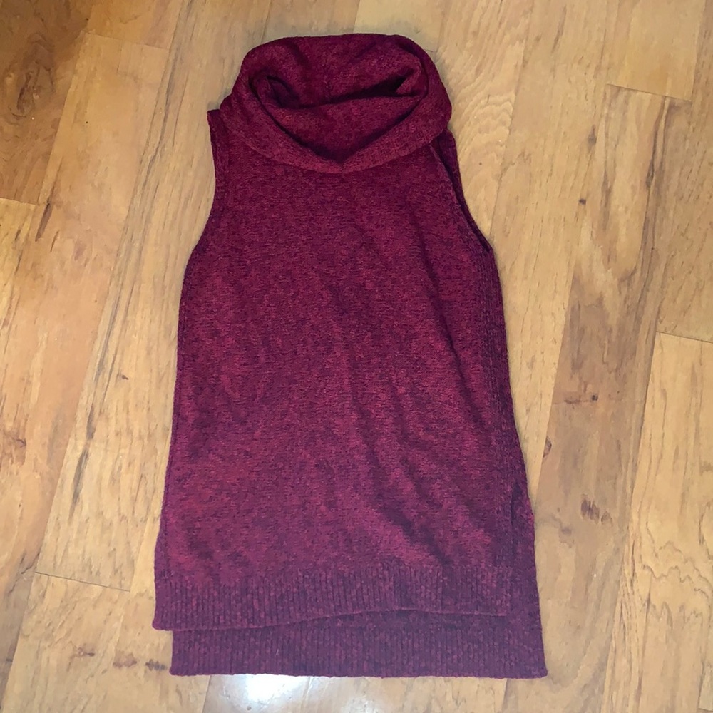 Two by Vince Camuto Red sleeveless sweater